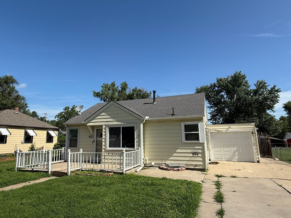 Primary Photo - 3 Bedroom Single family with fenced in yard