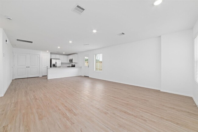 Building Photo - 2902 Mallorca Dr