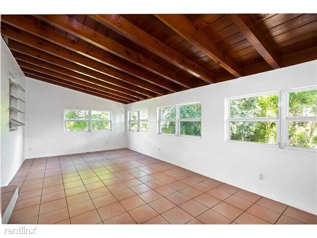 Building Photo - 612 Zamora Ave