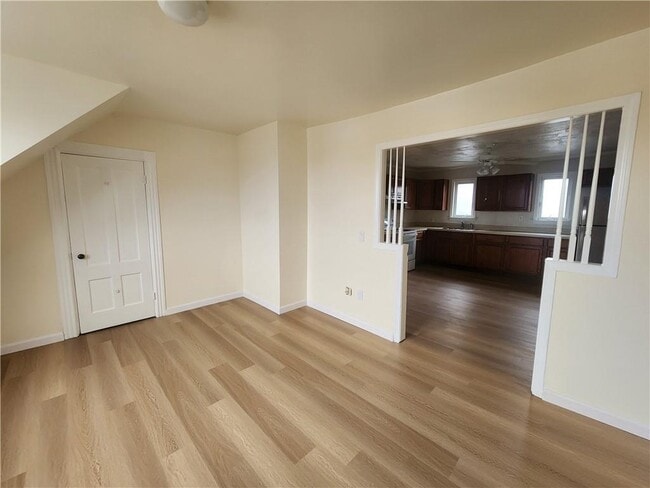 Foto del edificio - 37 Forest Ave