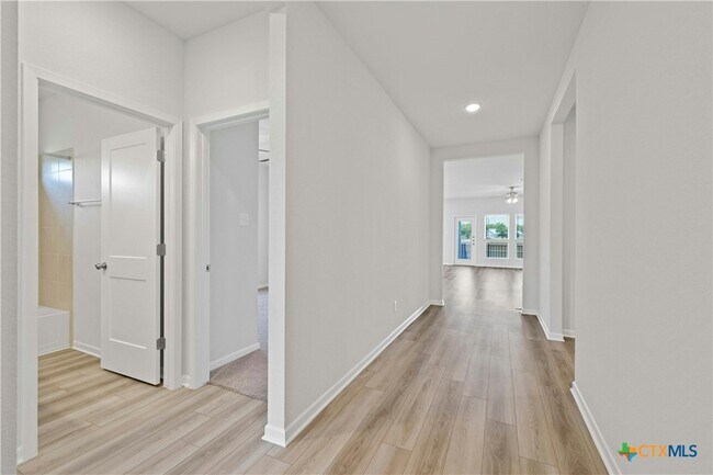 Building Photo - 1214 Carnaby Dr