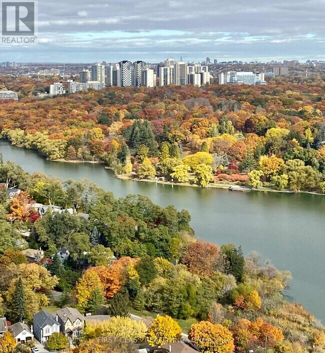 Photo du bâtiment - 1926-1926 Lake Shore Blvd W