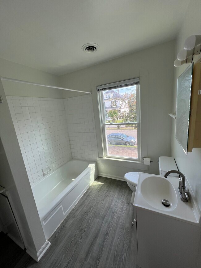 Building Photo - 1615 Loudon Ave NW