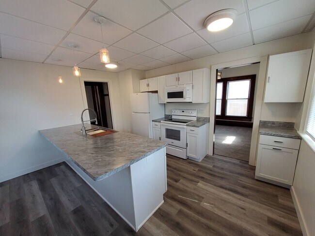 Building Photo - 839 Dousman Street