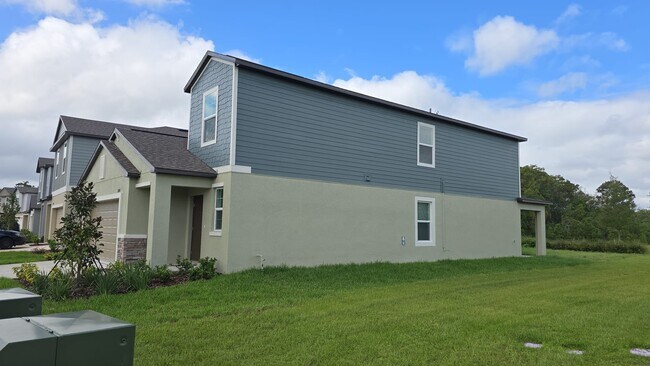 Foto del edificio - 17476 Happytrails St