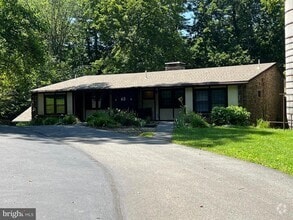 Building Photo - 65 Meadow Glen Ln