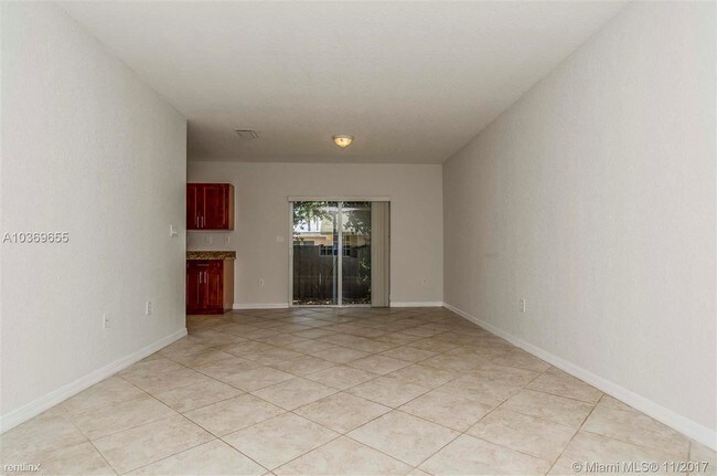 Foto del edificio - 211 NE 4th Ct