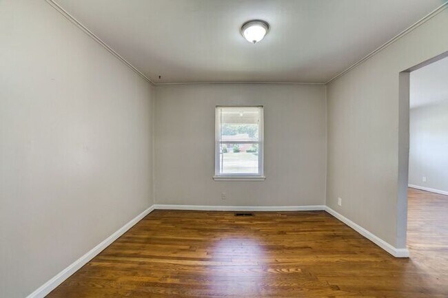 Building Photo - 3/2/1 Close to TU and Downtown