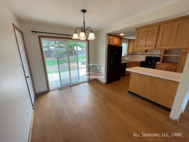 Building Photo - 4715 La Cresta Dr