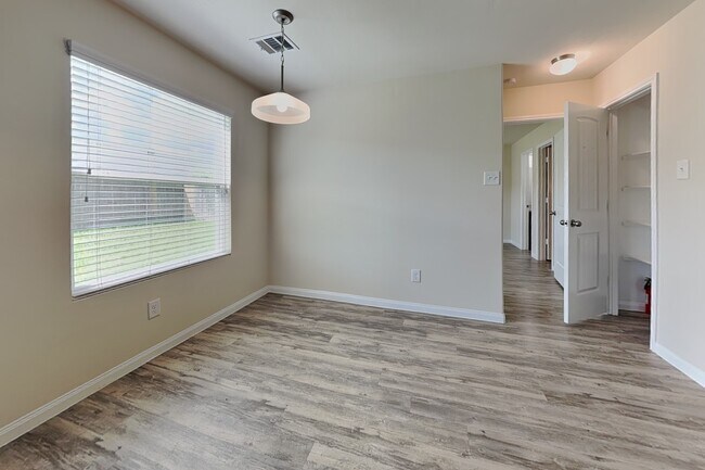 Foto del edificio - 10119 Berrypatch Ln