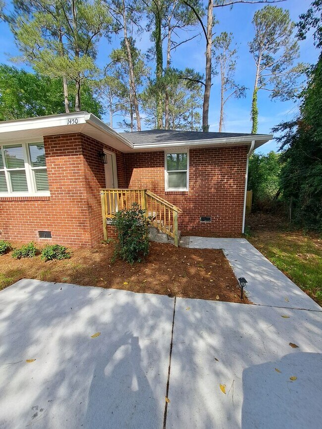 Foto del edificio - 1450-1452 Brentwood Drive