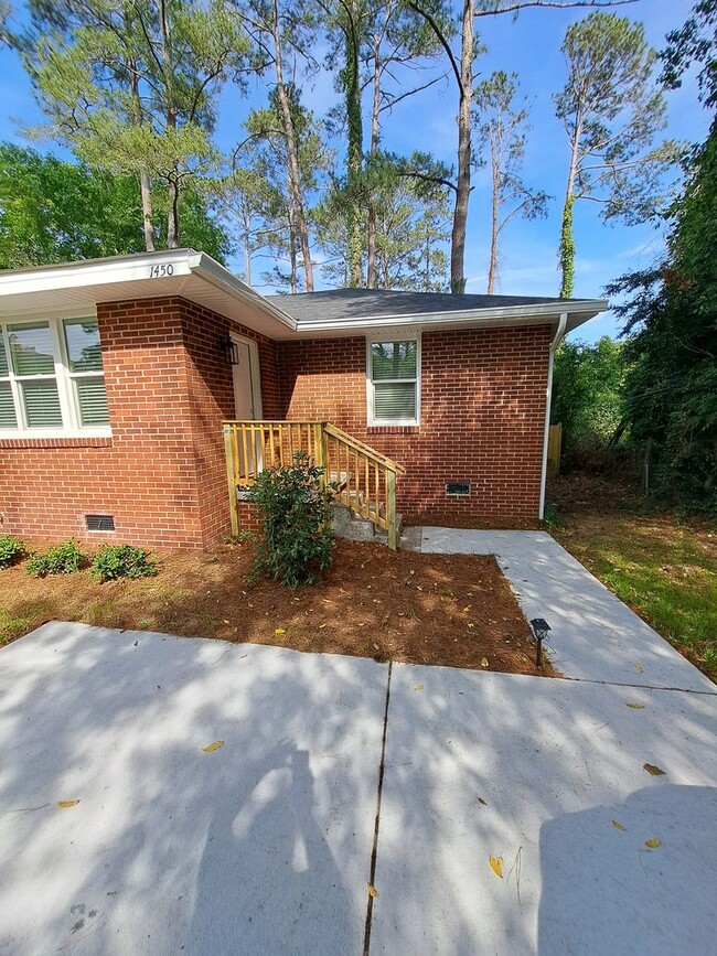 Building Photo - 1450-1452 Brentwood Drive