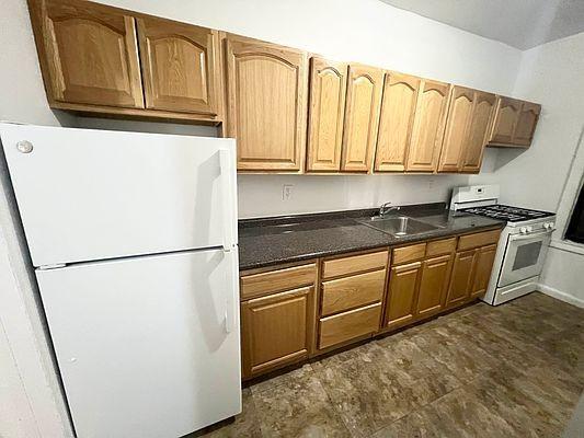 Primary Photo - 3 bedroom in BRONX NY 10467