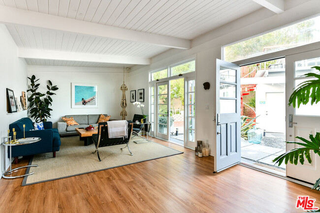 Building Photo - 7107 Pacific View Dr