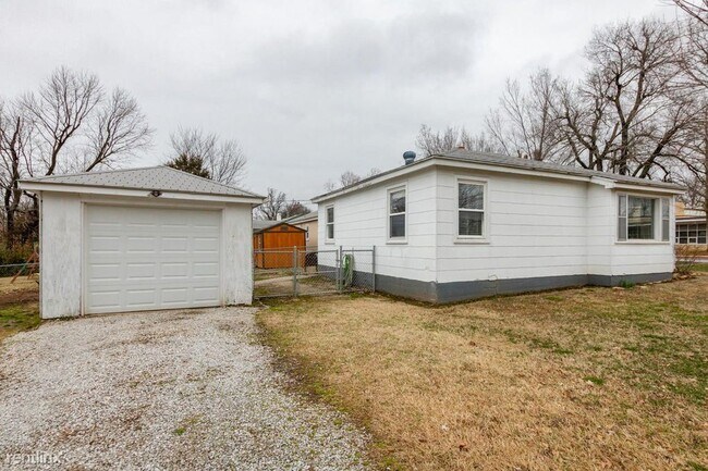 Building Photo - 2 br, 1 bath House - 1703 N Weller Ave