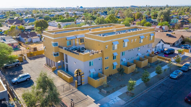 Building Photo - 622 N 9th Ave