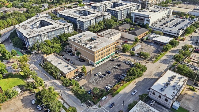 Building Photo - 3401 Louisiana St