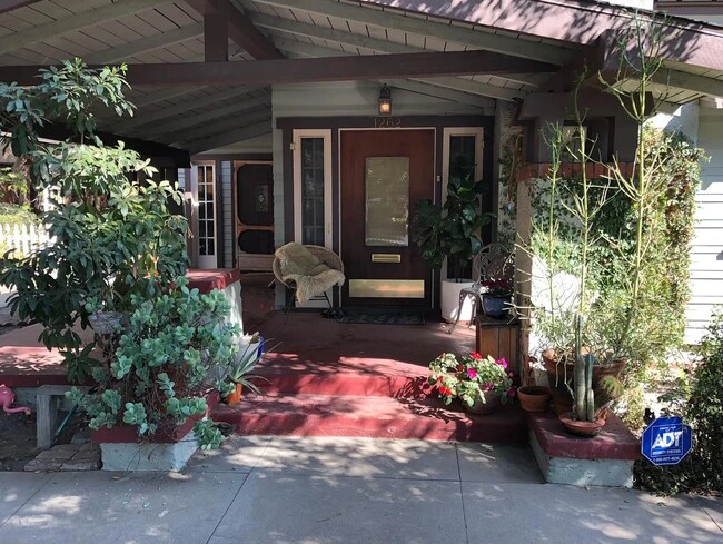 Foto del edificio - 1264 N Hudson Ave