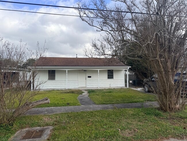 Building Photo - 1117 Evergreen Dr