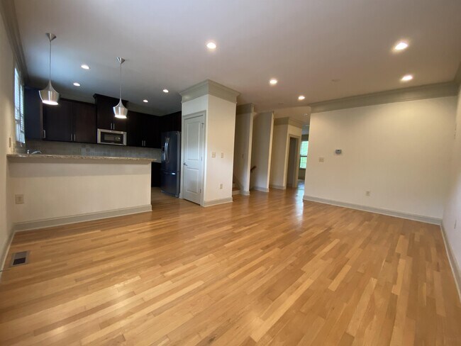 Building Photo - 823 Millwork Cir