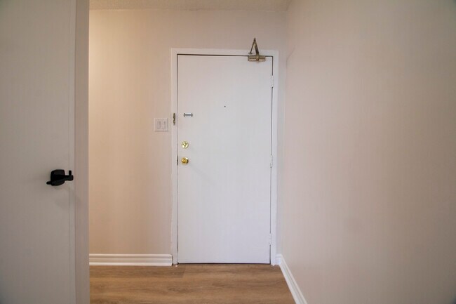 Photo du bâtiment - Stunning LIKE NEW * South London 1 Bdrm * ...