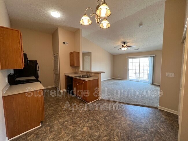 Building Photo - 2209 Lighthouse Dr