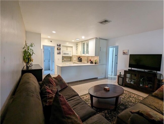 Foto del edificio - 609 NE 14th Pl