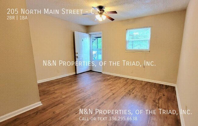 Building Photo - 2 Bedroom 1 Bath Apartment in King NC-  Do...