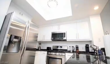 Building Photo - 220 E Flamingo Rd