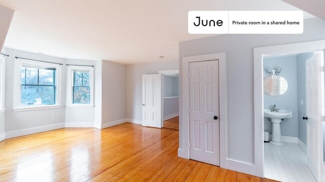 Foto del edificio - Room in Shared 5 bed/2.5 bath home