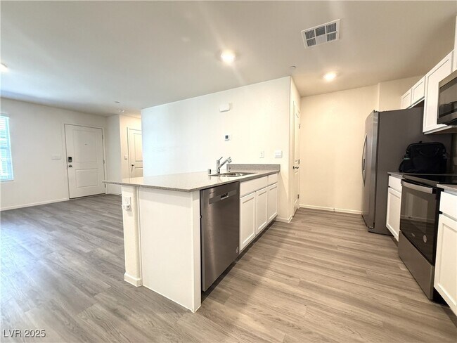 Foto del edificio - 4828 Ava Ridge Ave