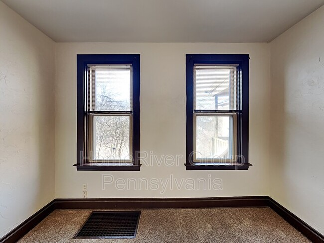 Building Photo - 711 Hampshire Ave