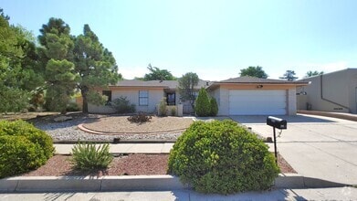 Building Photo - 1052 Monte Largo Dr NE