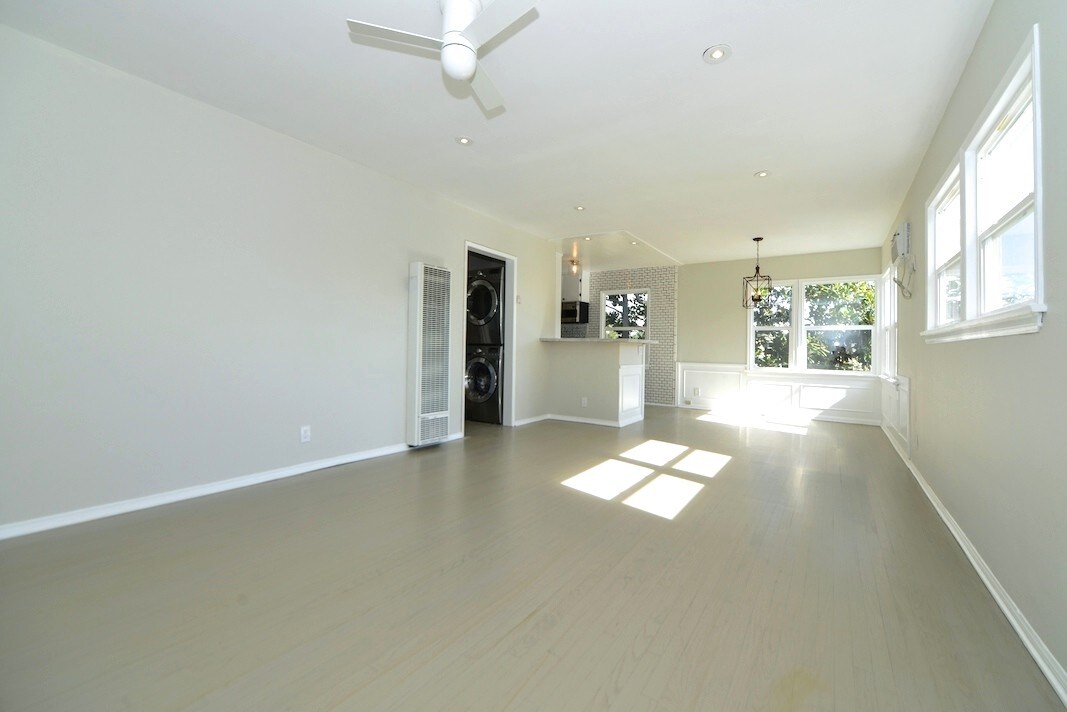 Primary Photo - 2579 Granville Ave