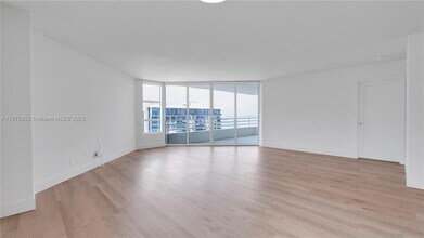 Building Photo - 555 NE 34th St