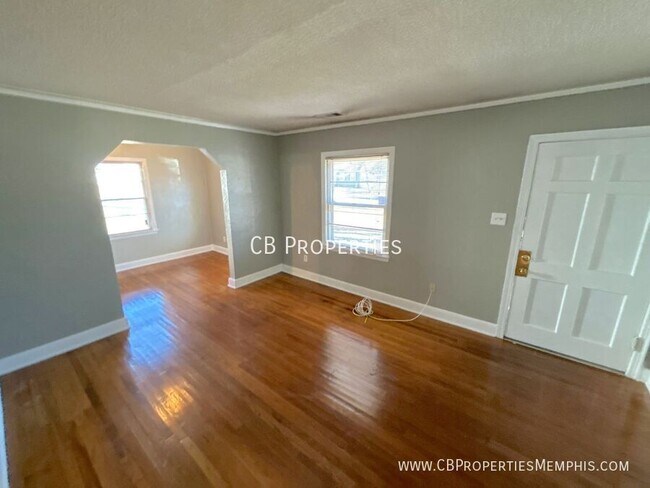 Building Photo - 1323 Victor Dr