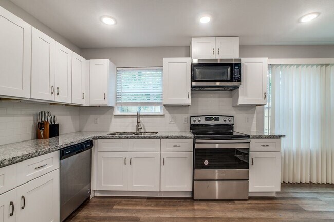 Foto del edificio - 5705 Breland St