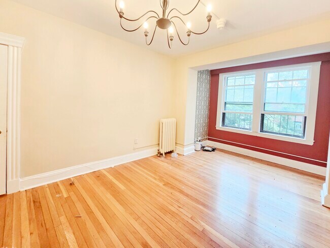 Building Photo - 72 Strathmore Rd