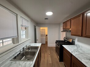 Building Photo - 1144 S Spring St