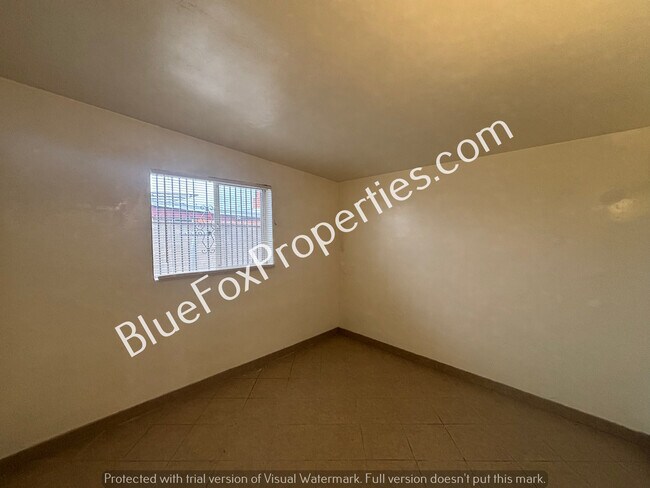 Foto del edificio - 4825 E 23rd St