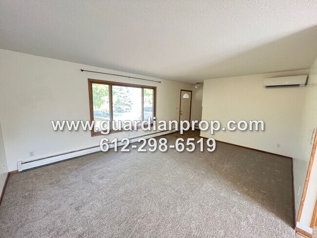 Foto del edificio - Lino Lakes House Available Now, Large Lowe...