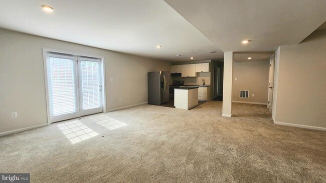 Building Photo - 8703 Davis Ct