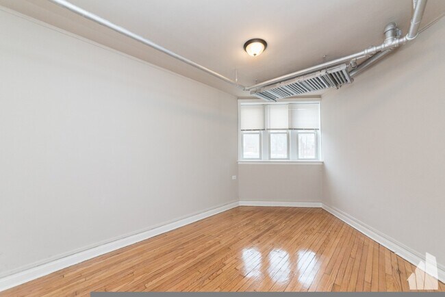 Building Photo - 4255 W Addison St