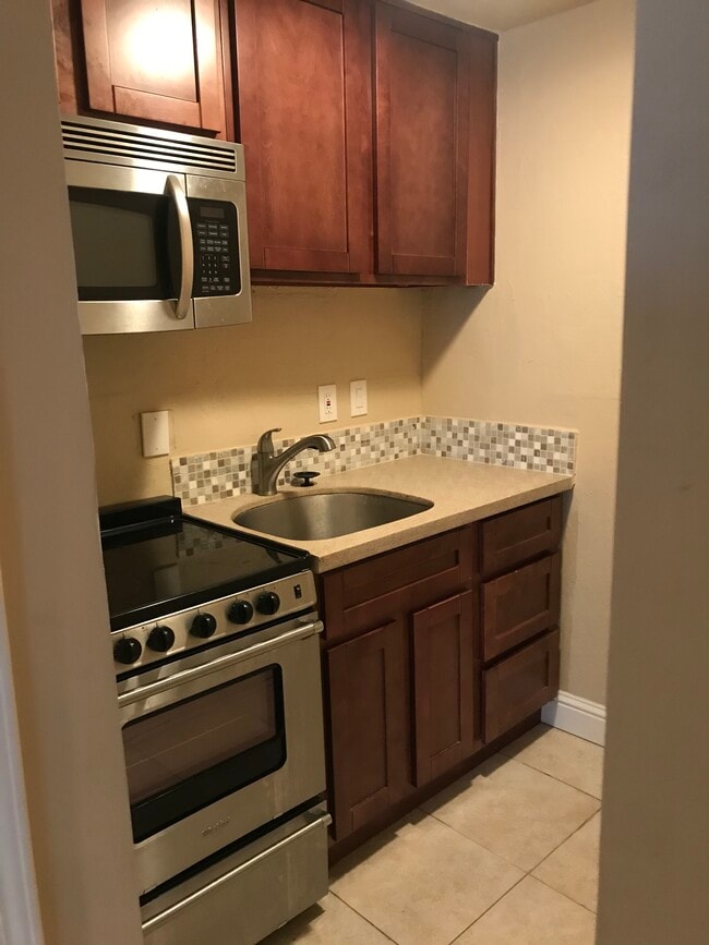 Building Photo - 3029 Broadmoor View