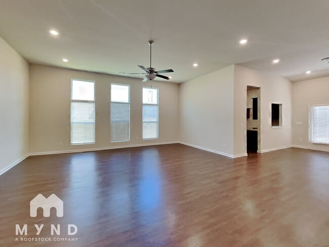 Building Photo - 803 Golden Bell Wy