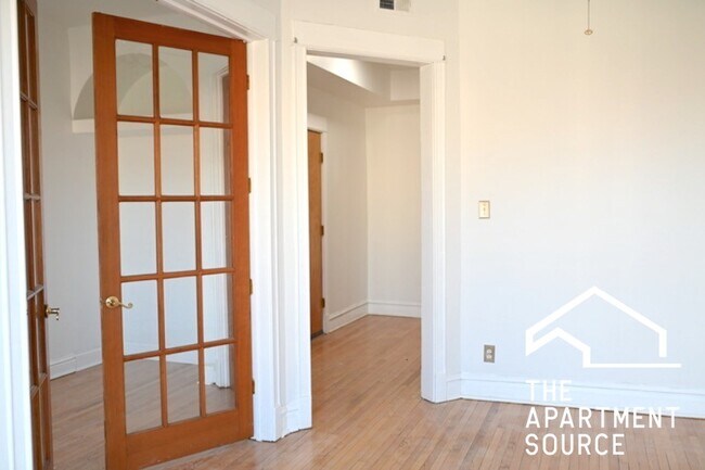 Building Photo - 5616 S Prairie Ave