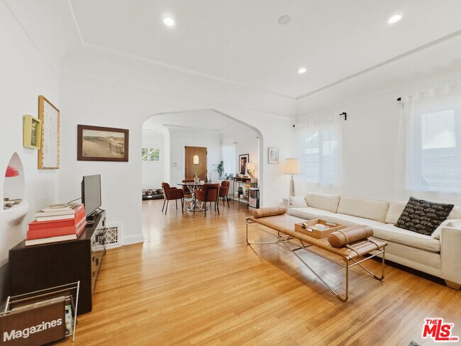 Foto del edificio - 934 N Harper Ave