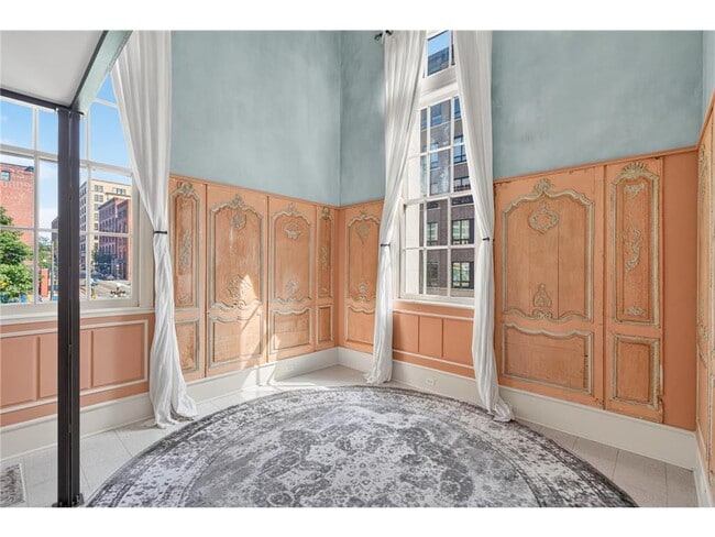 Building Photo - 214 4th St E