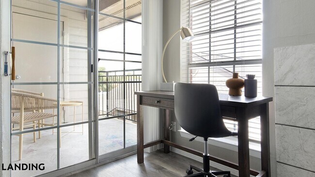 Foto del edificio - 6000 Randolph Blvd