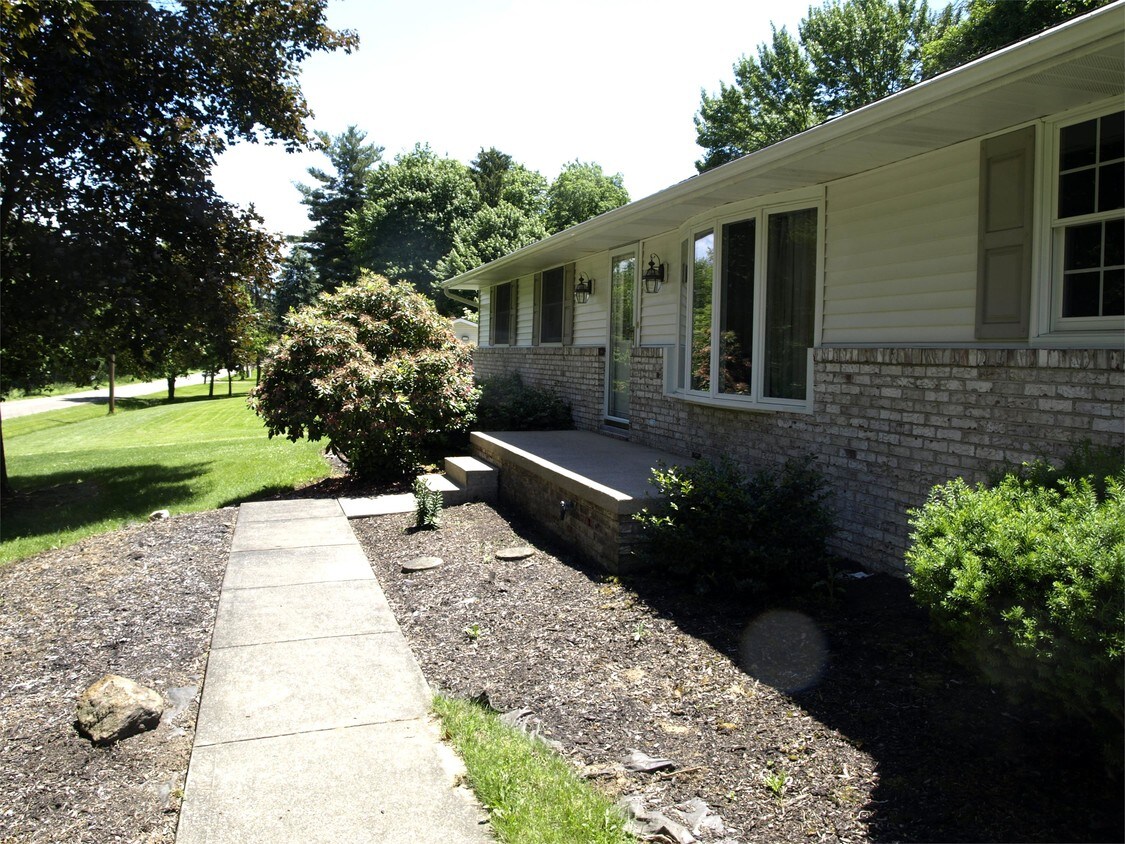 Primary Photo - 10440 Scatell St NW